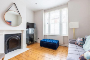 Stylish 1 Bedroom Apartment in Nine Elms with Garden, London